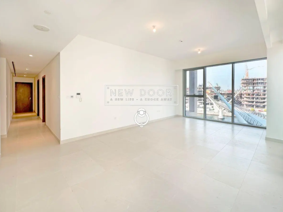 Canal Front Residence 6 – Waterfront Skyline View | Brand New | Closed Kitchen