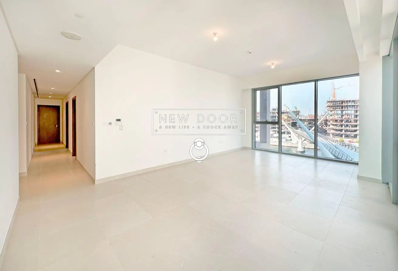 Canal Front Residence 6 – Waterfront Skyline View | Brand New | Closed Kitchen