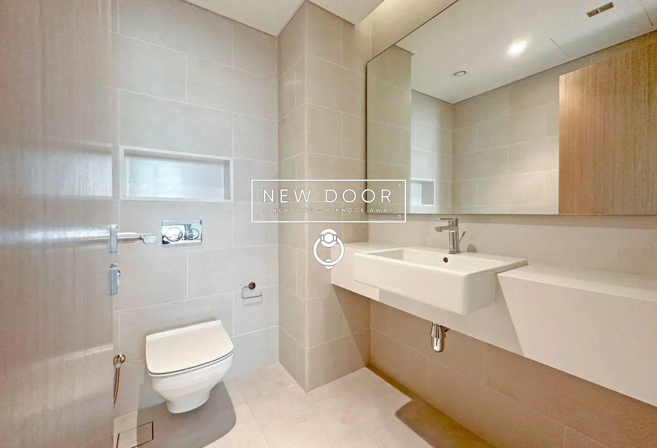 Canal Front Residence 6 – Waterfront Skyline View | Brand New | Closed Kitchen