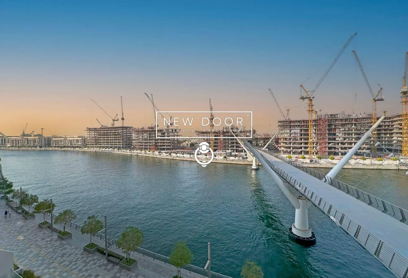 Canal Front Residence 6 – Waterfront Skyline View | Brand New | Closed Kitchen