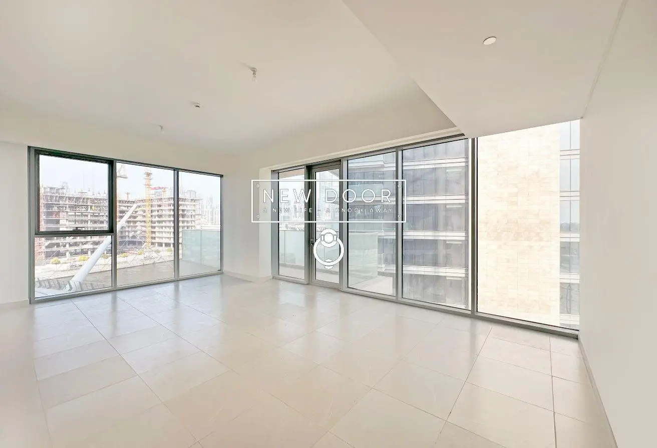 Canal Front Residence 6 – Waterfront Skyline View | Brand New | Closed Kitchen