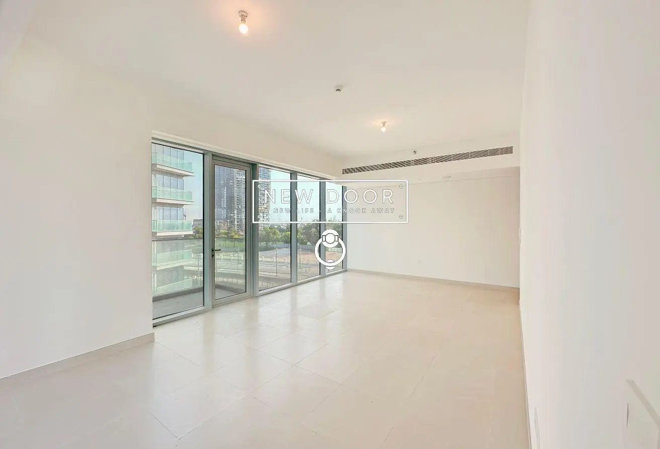 Canal Front Residence 6 – Waterfront Skyline View | Brand New | Closed Kitchen