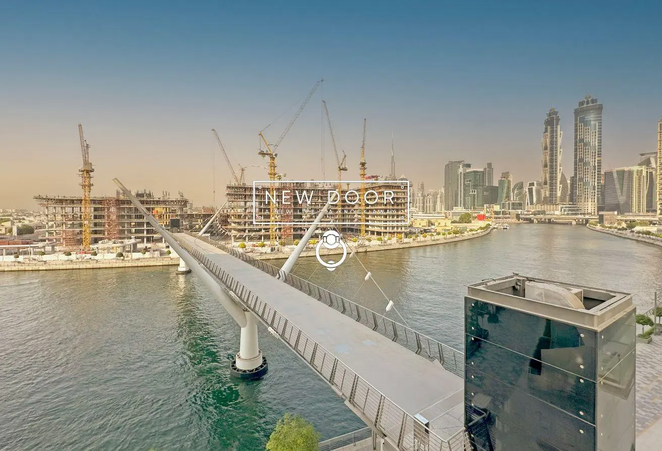 Canal Front Residence 6 – Waterfront Skyline View | Brand New | Closed Kitchen