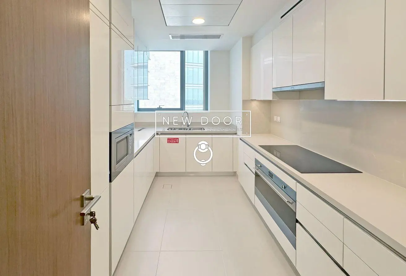 Canal Front Residence 6 – Waterfront Skyline View | Brand New | Closed Kitchen