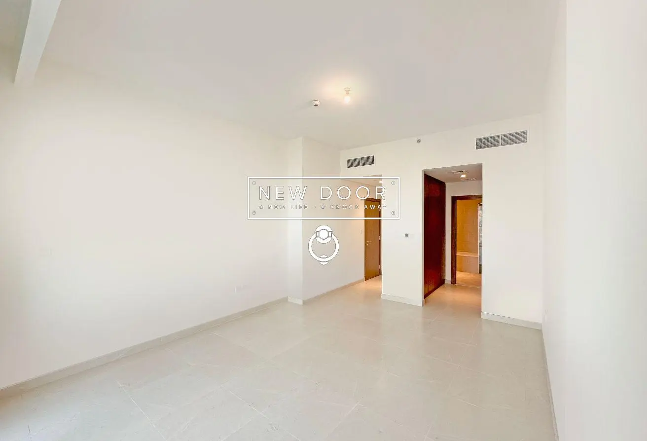 Canal Front Residence 6 – Waterfront Skyline View | Brand New | Closed Kitchen