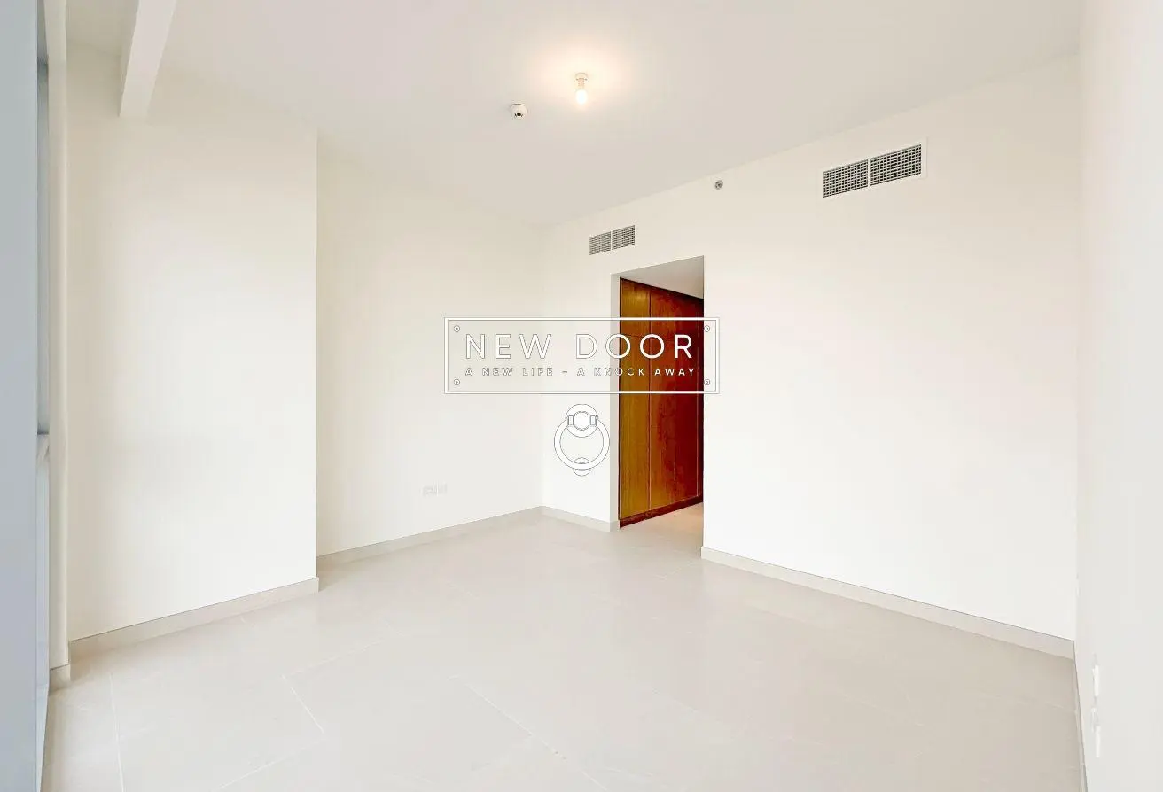 Canal Front Residence 6 – Waterfront Skyline View | Brand New | Closed Kitchen